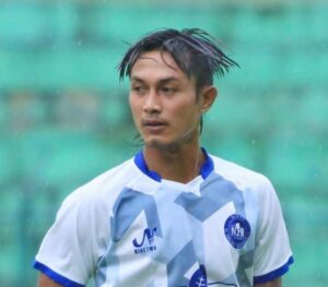 Read more about the article Empat Laga Tanpa Ban Kapten, Ini Alasan Absennya Ahmad Alfarizi dari Skuad Arema FC