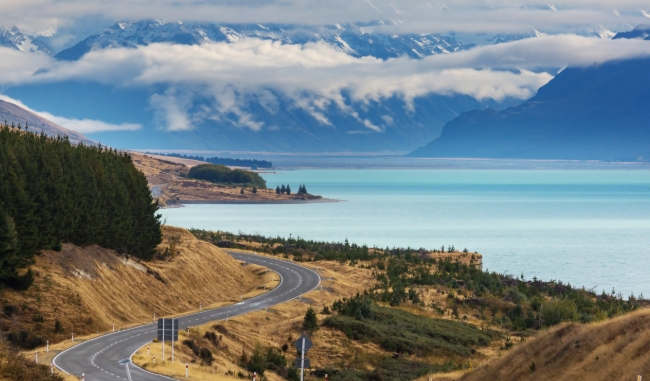 New Zealand dikenal dengan lanskap dramatis berupa pegunungan menjulang
