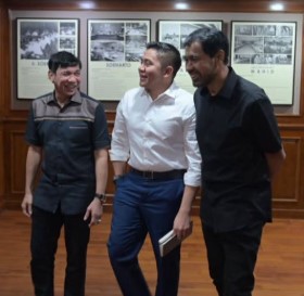 Read more about the article Pertemuan Tertutup Mualem–Teddy, Ini yang Dibicarakan